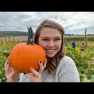 Meet your Posher, Hannah